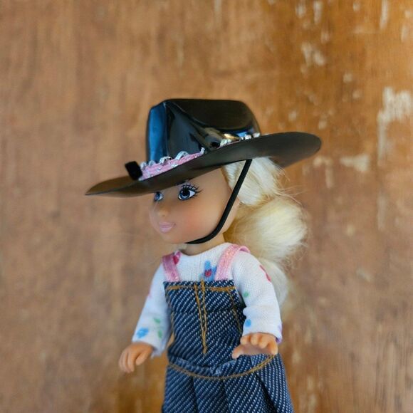 Small Cowgirl Barbie Chic Boutique 2006 - Picture 4 of 7